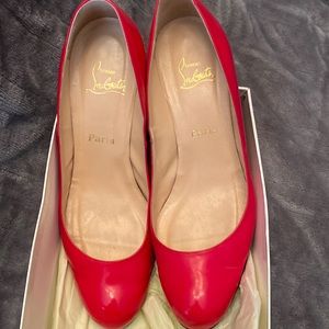 I never wore these.  I bought off of ebay. Great pumps pink/res color 85mm